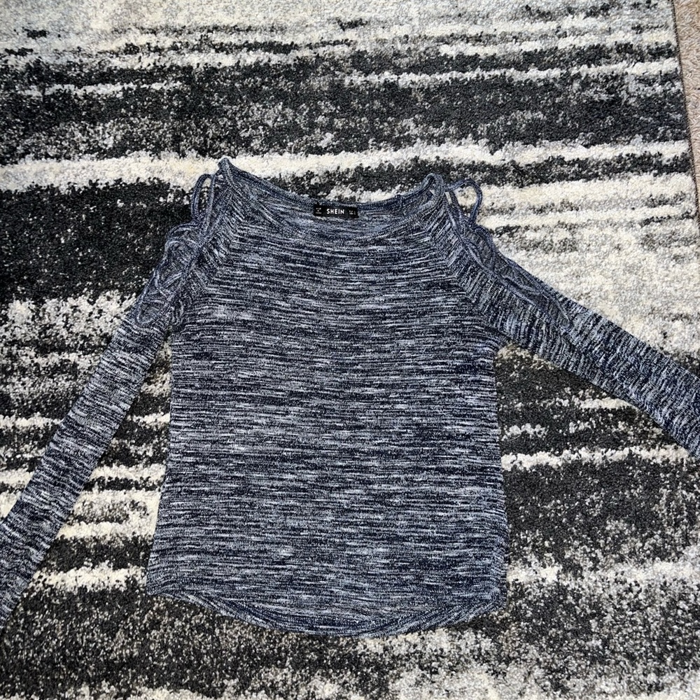 Long sleeve grey shirt